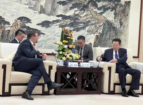 Jack Perry, the Chairman of the 48 Group Club, meeting with Zhou Naixiang Governor of Shandong Province